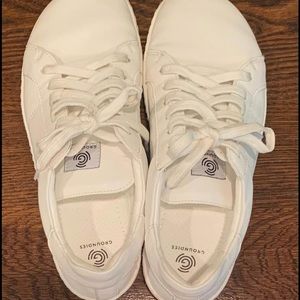 Groundies Sydney White EU37 EUC